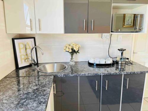 Rustenburg Apartment | Bachelor suite in Rustenburg