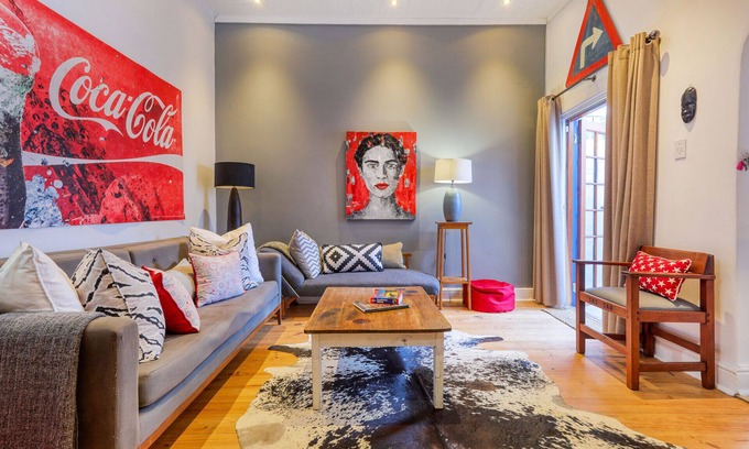 Cape Town City Centre Cottage | Backup-Powered Modern Art Decor Apartment in walking distance to V&A Waterfront