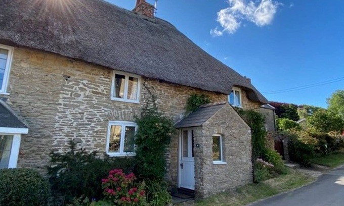 Littlebredy House | Badgers Cottage in the beautiful Weymouth