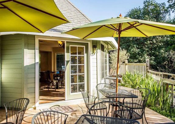 Willits Hotel | Baechtel Creek Inn an Ascend Hotel Collection Member