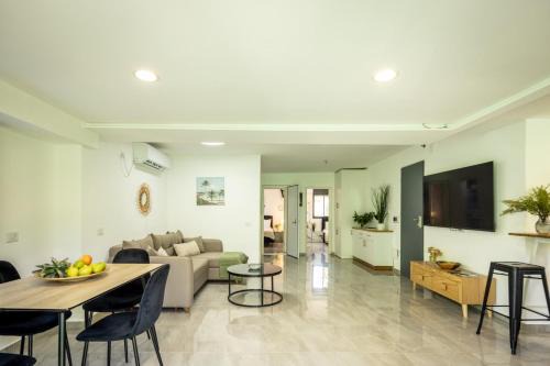 Haifa Apartment | Bahai Gardens Serenity Apartment with Mamad by Sea N' Rent