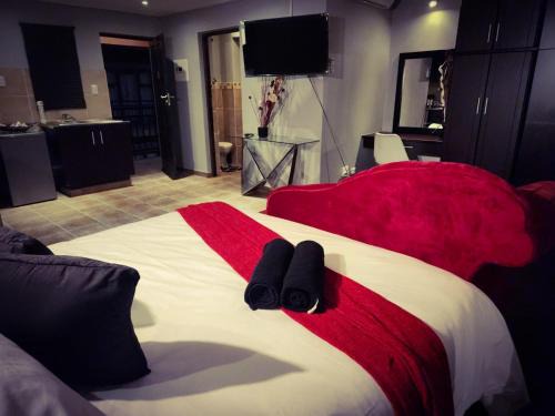Bloemfontein Hotel | Bains Game Lodge Sky's Overnight