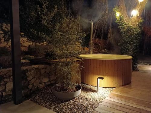 Saint-Zacharie Apartment | Bains & Rituels de Saint Clair Suite Ignis & Spa