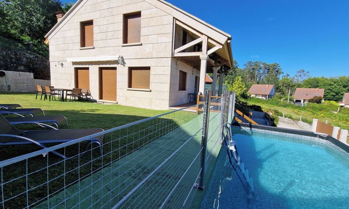 Ponte Caldelas House | Baixo O Castelo House