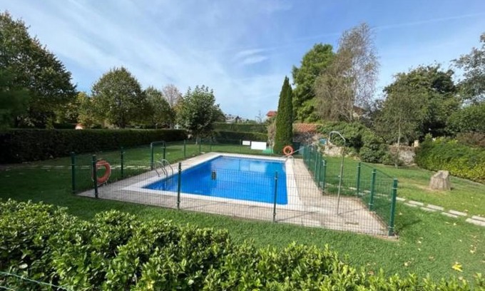 Galizano Apartment | Bajo con Jardin y Piscina!