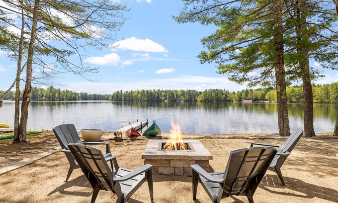 East Wakefield House | Balch Lake Bungalow -Lakeside Retreat - NEWLY RENOVATED, 90+ FT OF PRIVATE BEACH