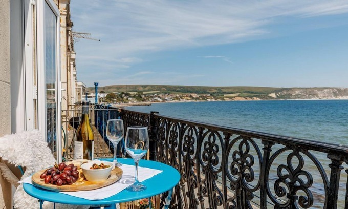 Swanage Apartment | Balcony Apartment, Swanage. Sleeps 4 & baby