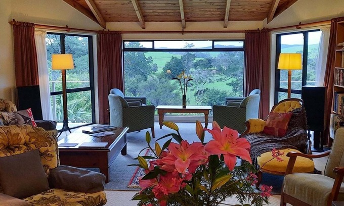 Paihia Bed & Breakfast | Balcony river views and great value