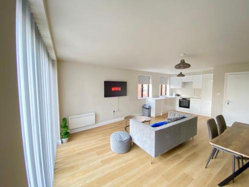 Elmers End Apartment | Balcony Sky- View London Apartment