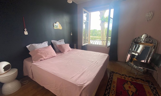 Bourgogne Apartment | Balcony with Loire view Car park 50m away Pets welcome