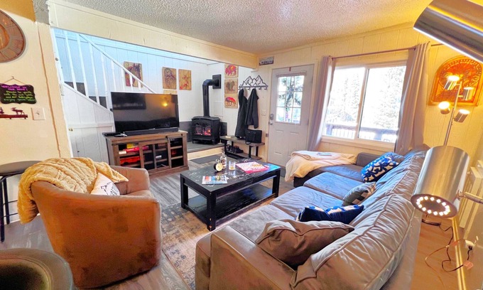 Baldy Mountain Ski Chalet | Baldy Mountain Basecamp Cozy Stay w/Free Shuttle Access