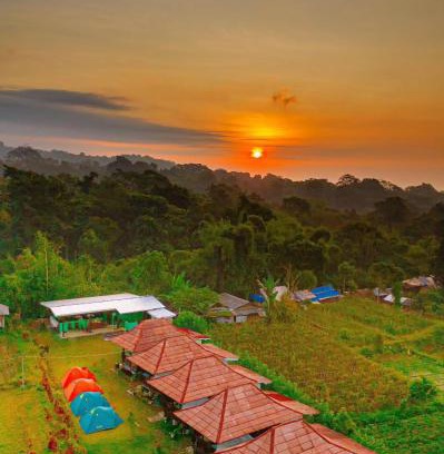 Bayan House | Bale Gantar