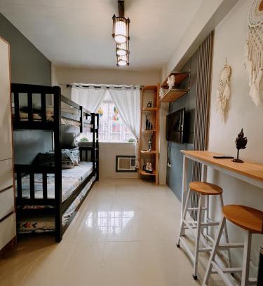 Project 8 Apartment | Bali Theme Near SM North Trinoma LRT Roosevelt Netflix Fast Internet