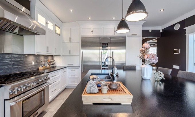 Saint-Jean-Sur-Richelieu House | "Ballon town "very luxury house with Pool, family friendly, great for events.