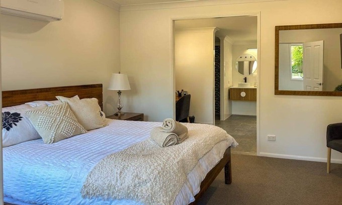 Ballandean Other | Balmurray house is a stylish farmhouse perfect for large families or groups.