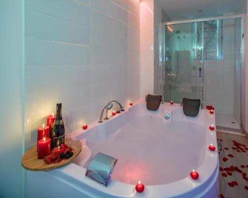 Troyes Apartment | Balnéo hyper centre, Calme, Equipé, Proche gare, Wifi