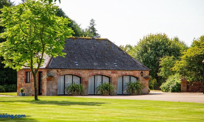 Invergordon Ski Chalet | Balnagown Estates Peat Cottage