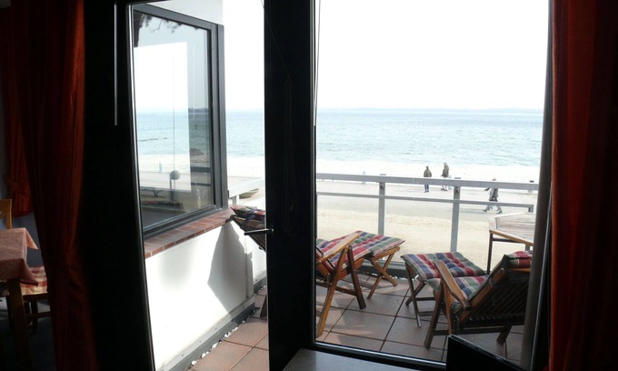 Alt-Travemunde/Ronnau Apartment | Baltic Sea view, directly on the beach