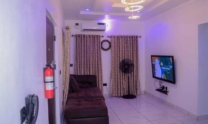 Surulere Apartment | Bamgbose Apartments - Sleeps 2 - Parking - WiFi