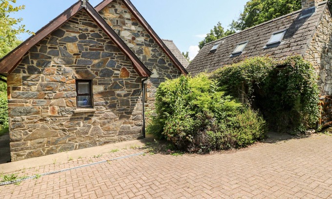 Newport Cottage | BANC Y CAPEL, family friendly in Newport, Pembrokeshire