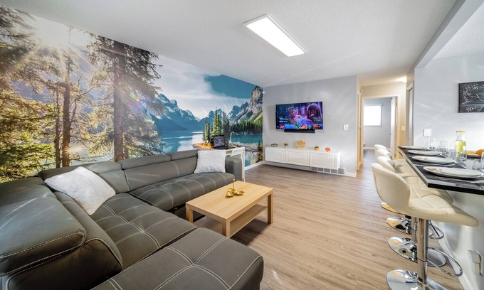 Winnipeg House | Banff-Themed King Size Retreat