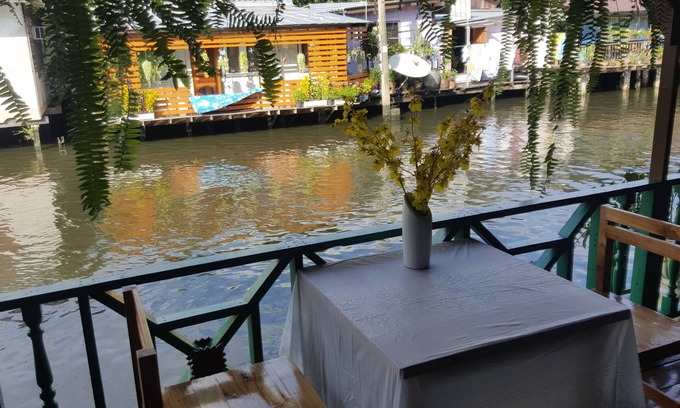 Wat Tha Phra Hotel | Bang Luang House