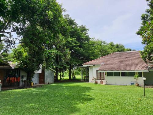 Kanchanaburi Resort | Bansuanmaenamบ้านสวนแม่น้ำ-บ้านริมน้ำA