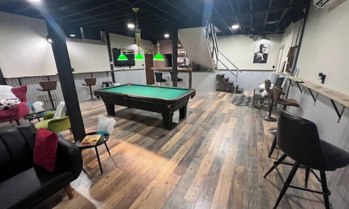 Redmond House | Bar, pool table, dart board and 2 bedrooms, what else do you need?