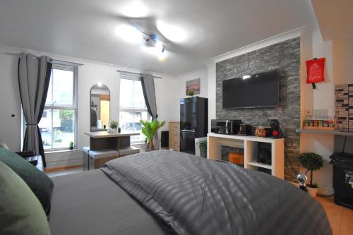 Barbican Apartment | Barbican Studio EC1M central Sleeps 3