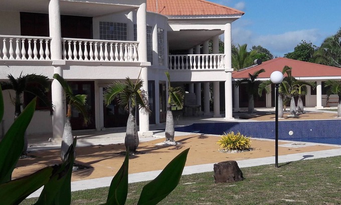 Teouma Villa | Barefoot beachfront Luxury