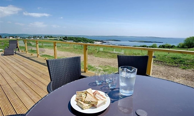 Castle Douglas Cottage | Barley Lodge - a lodge that sleeps 6 guests in 3 bedrooms