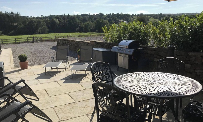 Winkhill House | Barn Conversion - Sleeps 4 - Pet friendly - Garden