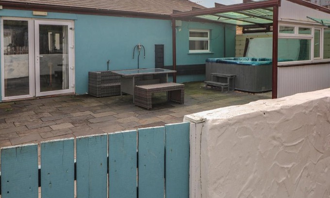 Llanybri House | Barn Cottage