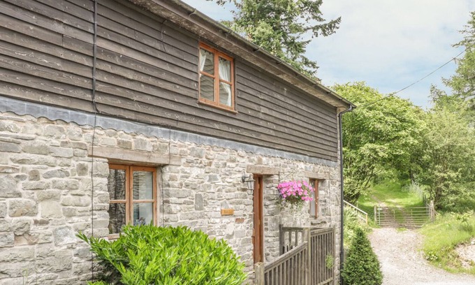 Felindre Cottage | BARN END, pet friendly, character holiday cottage in Felindre