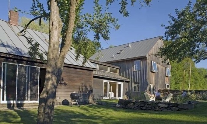 Barnard House | Barnard Lodge: Restored and Spacious 1795 Cape Home -