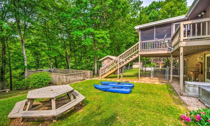 Scottsville House | Barren River Lake Home with Boat Dock and Grill!