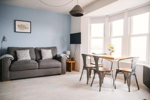 Barry Apartment | Barry Island Beachfront Apartment - Stunning Bay Views and Private Parking