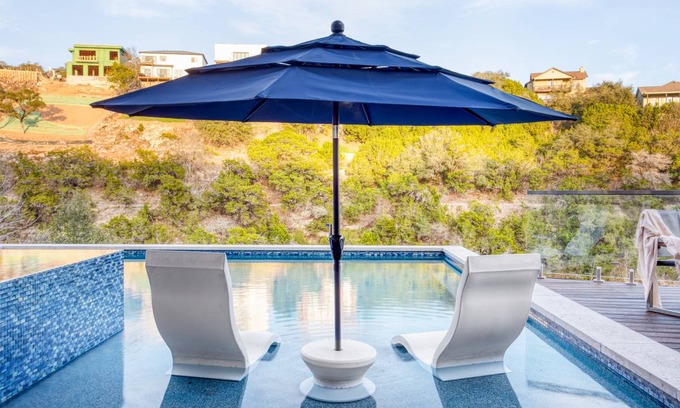 Apache Shores House | Barton by AvantStay Lake Views w/ Hot Tub, Pool & Ping Pong!