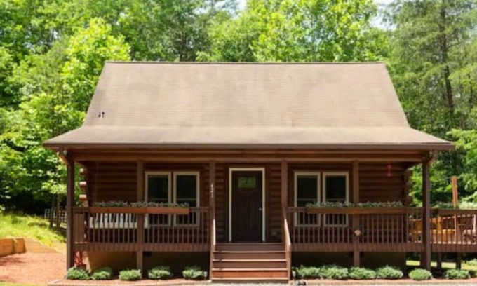 Sweetbriar Farms Cabin | Base Camp|2 Bed Cabin|Slps 6, 12 min-Rumbling Bald