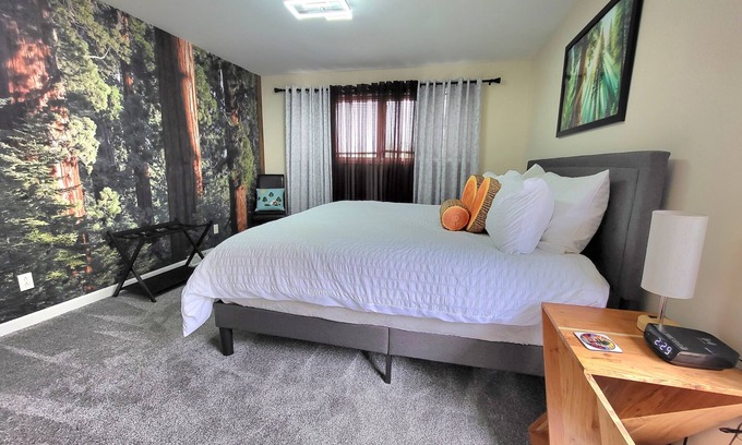 Bloomington House | Base Camp-6.5 blocks to IU Campus & downtown, 3 Kings, Bicycles, Fencenn
