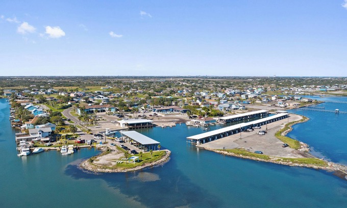 Flour Bluff Hotel | Basecamp for your Bluffs Landing Marina stay - Adventure+ #2