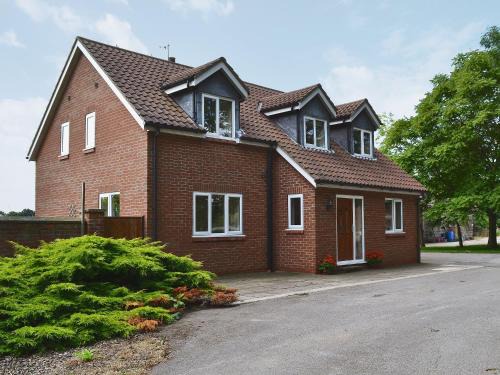 Arnold House | Baswick Steer