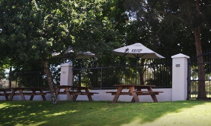 Bateau Bay Hotel | Bateau Bay Hotel