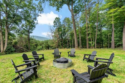Berkeley Springs House | Bath House Cabin - Hot tub, Sauna, 2 King suites