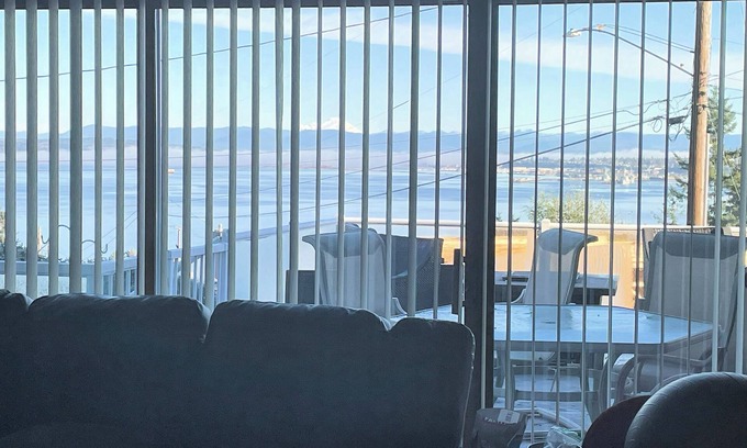 Boulevard Bluffs House | Bay and Mt View from Beautiful Darlington Lane - Deck w/BBQ, fire pit, hot tub.