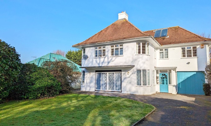 Aldwick Cottage | Bay House, Aldwick Bay - sleeps 7 guests in 4 bedrooms