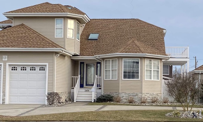 A-Zone House | Bay side house just three blocks to the Beach