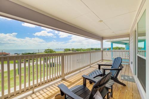La Porte House | Bay-View La Porte Home Rental Steps to Beach!