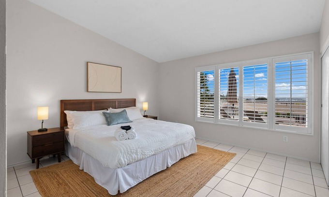 Bay Ho House | Bay Views, Movie Theater, Fire Pit & Kids Room!