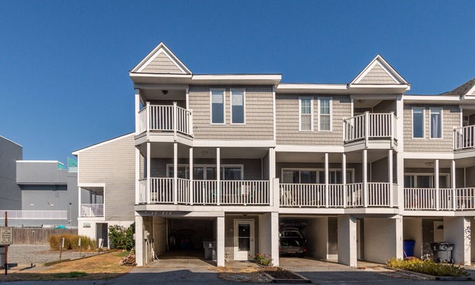 Dewey Beach House | BAY VIEWS! WALK TO RESTAURANTS & NIGHTLIFE! 203 ANCHOR WAY, DEWEY BEACH, DE
